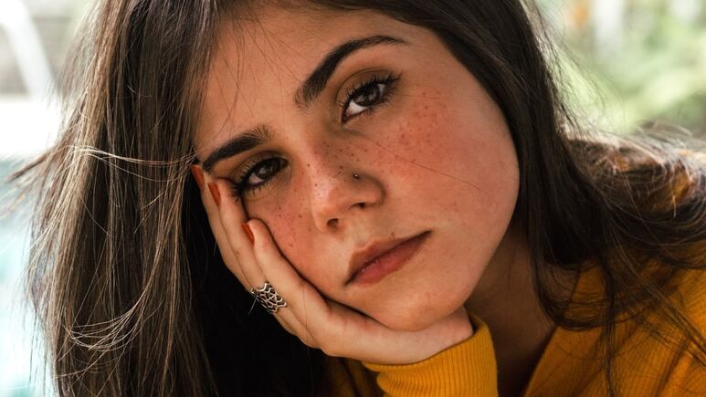 3 trucos fáciles para quitar arrugas del contorno de ojos