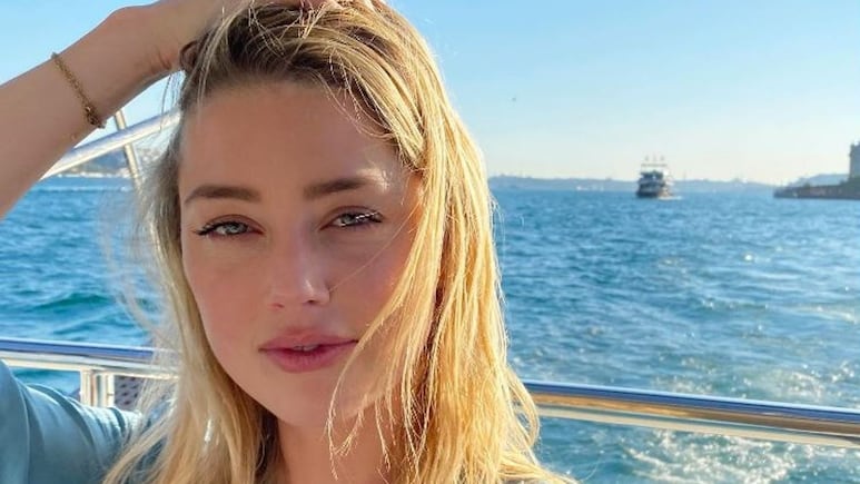 Amber Heard sorprende con pasos de baile al ritmo de ‘Como la flor’ de Selena Quintanilla | VIDEO