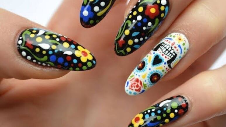 5 diseños de uñas acrílicas de Catrina que tienes que probar en Día de Muertos