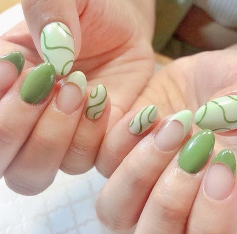 Uñas color verde matcha