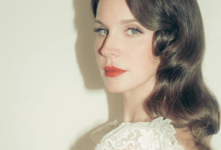 Lana del Rey labial coral para suerte
