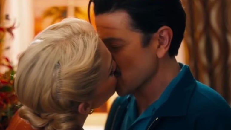 Jennifer Lopez y Diego Luna protagonizan beso en la boca y dejan entrever química apasionada
