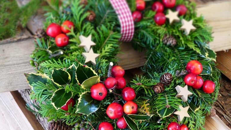 Coronas navideñas DIY: ¿Cómo hacer adornos para puertas con cartones de huevo?