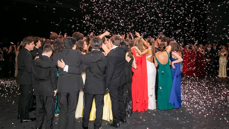 Generación 2025 del bachillerato Colegio Vista Hermosa vive un momento entrañable en su graduación