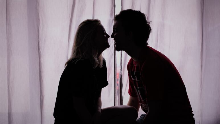 Estudio revela quiénes son más infieles, ¿hombres o mujeres?