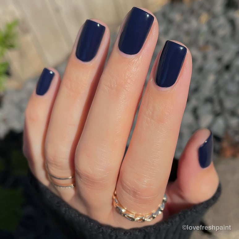 uñas azul marino
