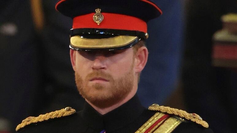 Esta es la INUSUAL vestimenta que el príncipe Harry tendrá que usar en la coronación de Carlos III