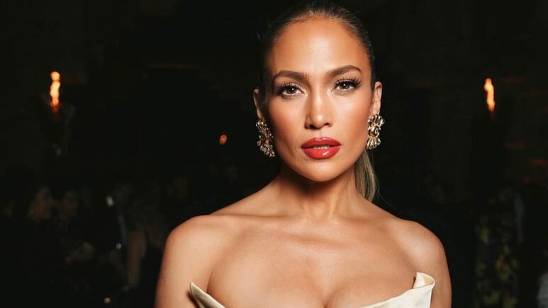 Eliminar alas de murciélago a los 50: Jennifer Lopez hace 1 ejercicio para adelgazar brazos