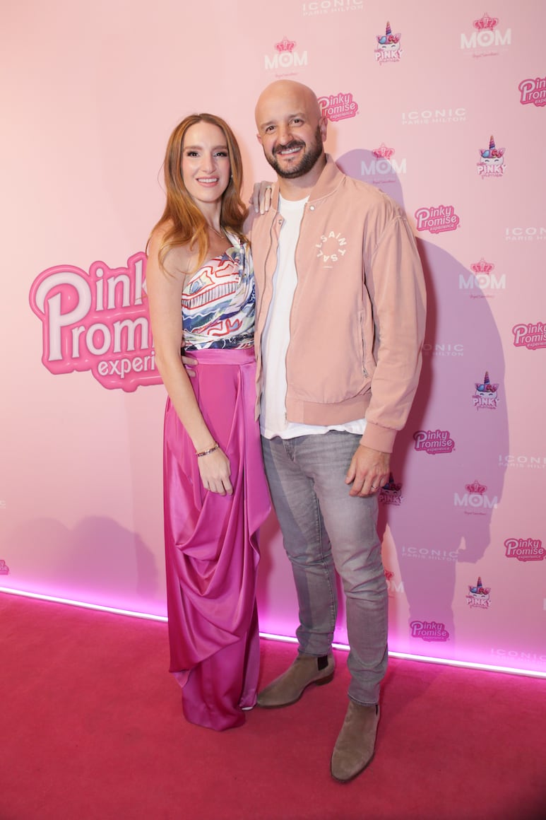 Paris Hilton brilló con su nuevo lanzamiento.