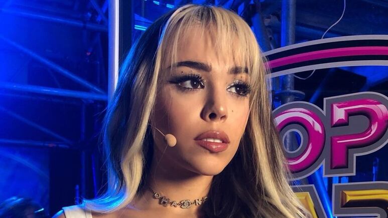 Danna Paola presume costoso y lujoso look neón con cristales en su cumpleaños