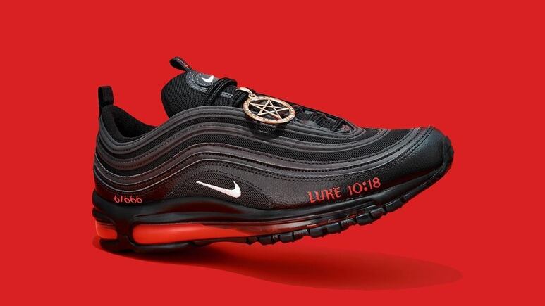 Nike demanda a Lil Nas X por lanzar polémicos ‘satan shoes’, tenis con gotas de sangre humana