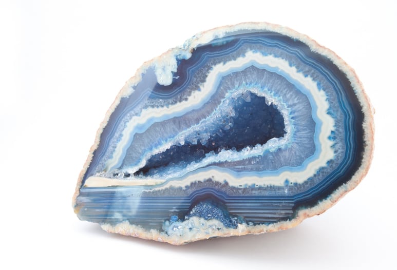 ¿Tus plantas se marchitan? Estos cristales pueden revitalizarlas