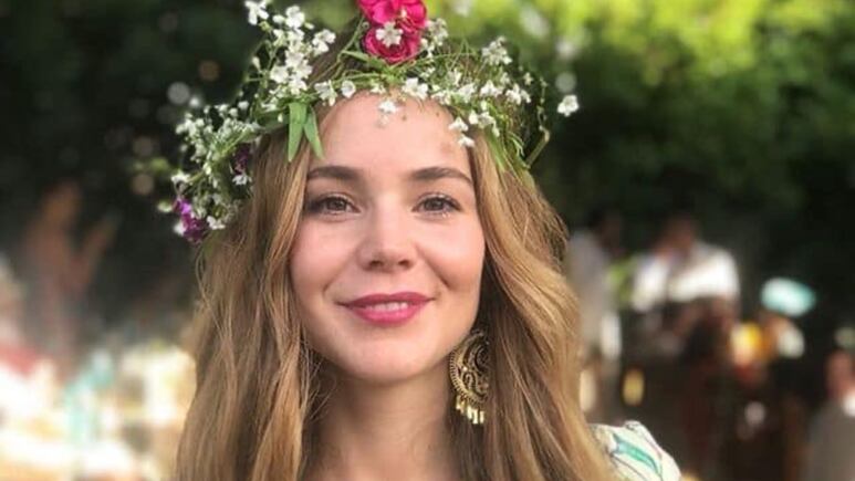 Camila Sodi nos enseña a usar la minifalda en invierno para lucir elegante y delgada