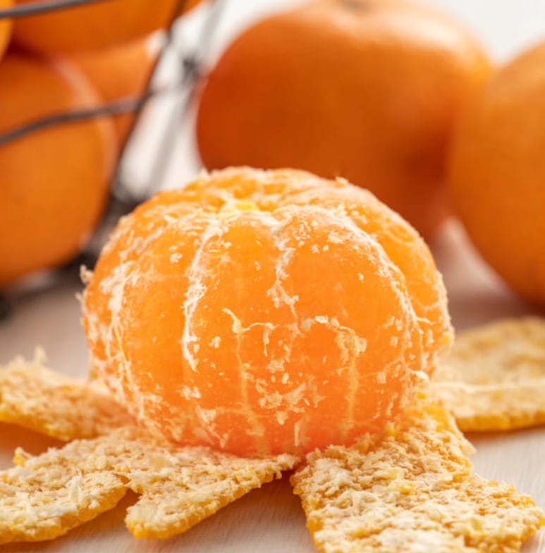 Cáscaras de mandarina como repelente natural para insectos en casa