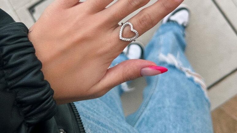 Uñas acrílicas punta almendra: 5 diseños elegantes y clásicos que combinan con TODO para ir a la OFICINA