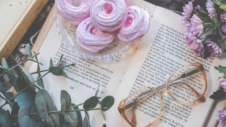 3 ideas para decorar mesas de té vintage que puedes hacer con accesorios de tu casa
