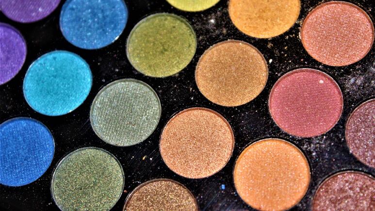 5 señales de que eres alérgica al maquillaje, ¿qué puedes hacer?