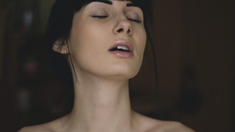 Estudio revela la posición ideal para sentir un orgasmo
