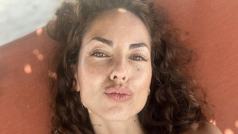 Bárbara Mori presume traje de baño completo que favorece a todas las siluetas y edades