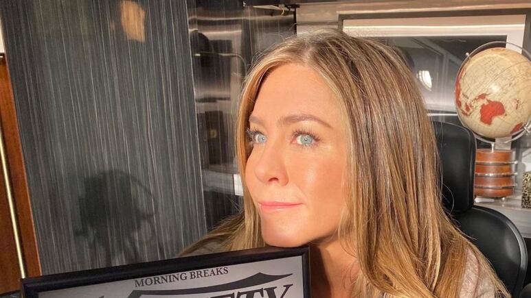 Jennifer Aniston buscaría desesperadamente salir con Harry Styles