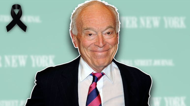 Leonard Lauder rodeado de productos de Estée Lauder