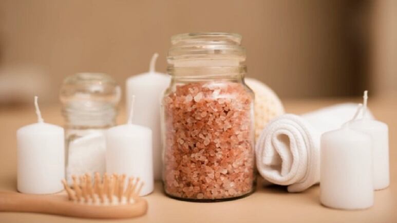 Antienvejecimiento: ¿Qué son las sales aromáticas y cómo usarlas para eliminar arrugas y líneas de expresión?
