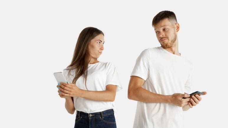 3 señales de que tu pareja te engaña, según la ciencia