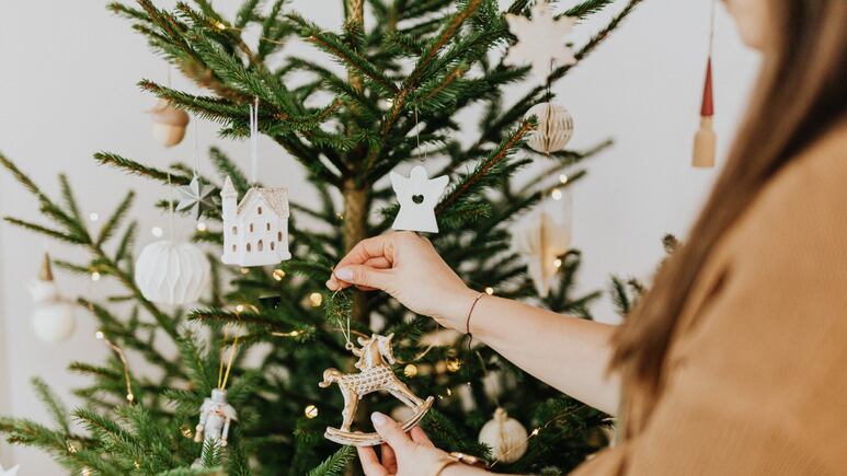¿Cómo hacer para que tu árbol de Navidad dure más tiempo?