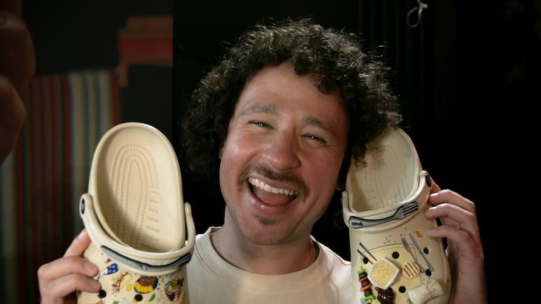 Crocs Luisito Comunica