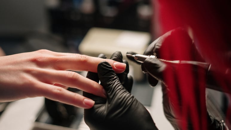 Uñas acrílicas: 3 diseños en tendencia para lucir un nail art impecable en verano