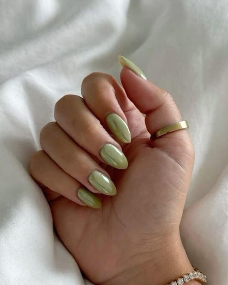 Uñas tornasol té matcha