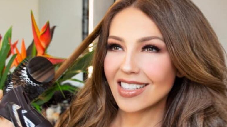 Thalía revela rutina de ejercicios para piernas y glúteos que puedes hacer en casa