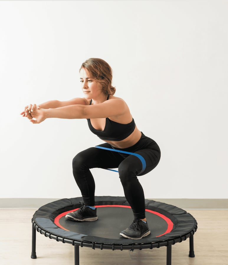 Rutina de ejercicios en trampolín para principiantes