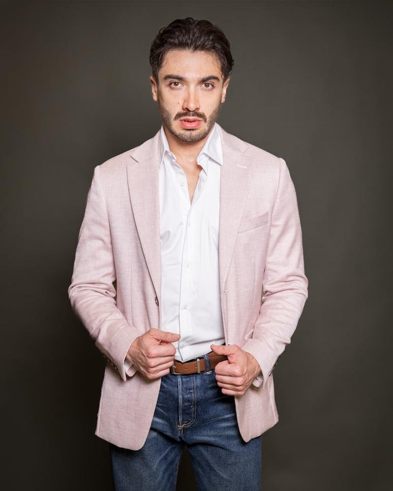Talento: Axel Santos. Fotos: Loom producciones. Outfit: Mens Fashion.