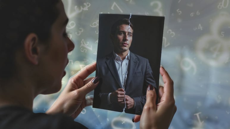 ¿Piensas en tu ex y ves horas espejo? Esto es lo que realmente significa