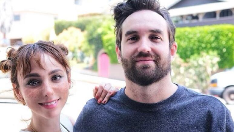 De esta dulce forma es como Antonio Zabala apoya a su novia Natalia Téllez en el embarazo