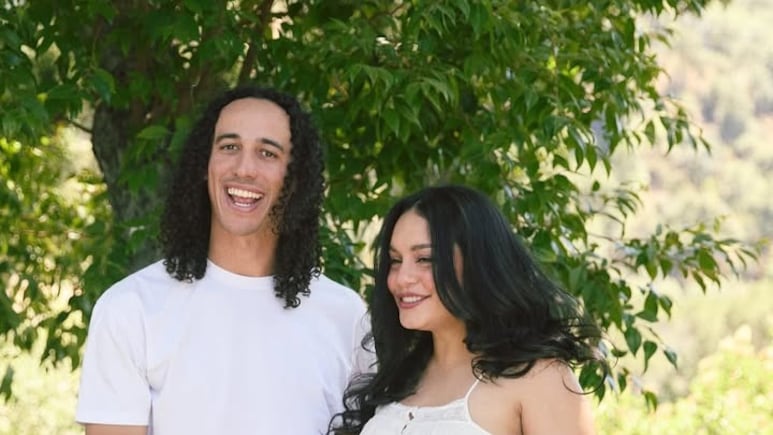 Vanessa Hudgens anuncia su embarazo de su segundo bebé con tiernas fotos de su baby bump