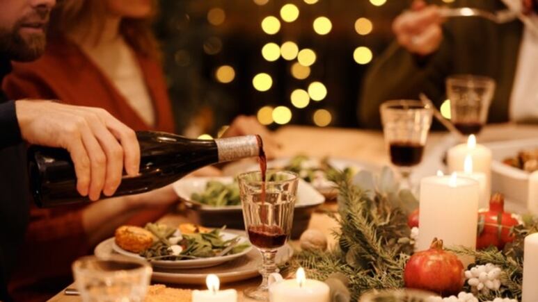 4 ideas bonitas y fáciles para decorar las mesas navideñas