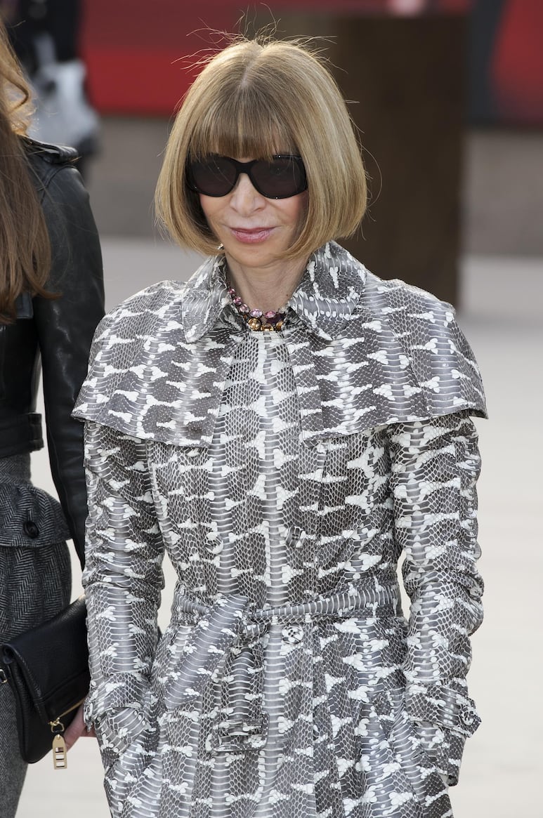 Anna Wintour usando lentes oscuros en evento de moda