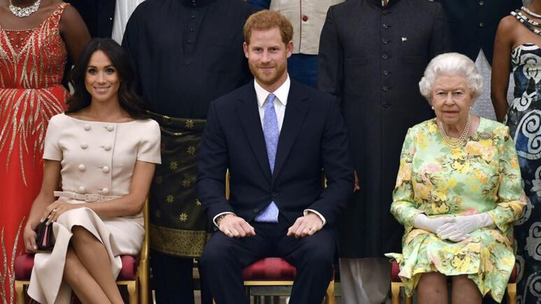 El lenguaje no verbal de Meghan Markle revela que imita la forma en la que la reina Isabel trataba a Felipe