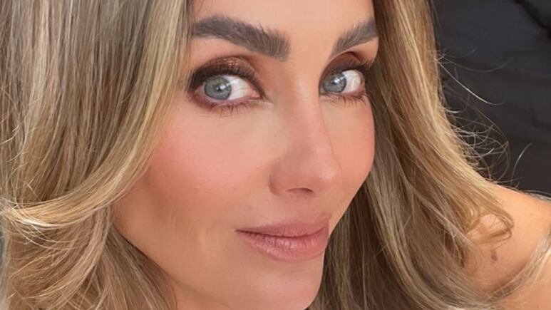 Anahí revela los ejercicios de pilates que hace para eliminar el vientre abultado