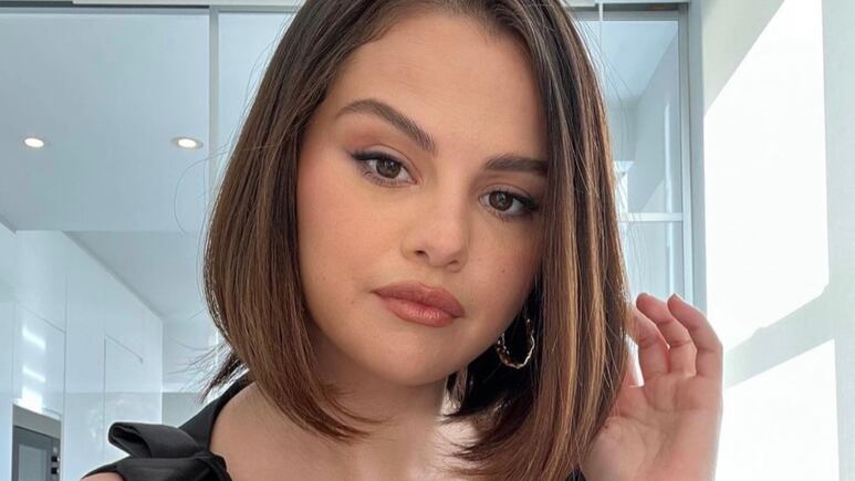 Tintes cobrizos: Selena Gomez usa el corte de cabello bob pelirrojo que adelgaza caras redondas