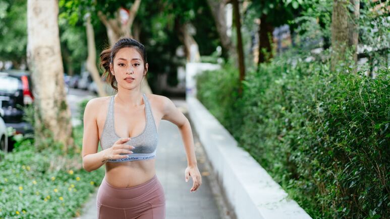Fitness: 5 ejercicios fáciles que queman MÁS calorías en menos tiempo