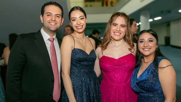 Ingeniería de la Universidad Panamericana celebra su graduación con una fiesta de éxitos