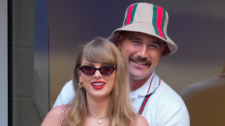 Travis Kelce y Taylor Swift enamorados, buscan casa en Cleveland, Ohio, dando paso serio en su relación