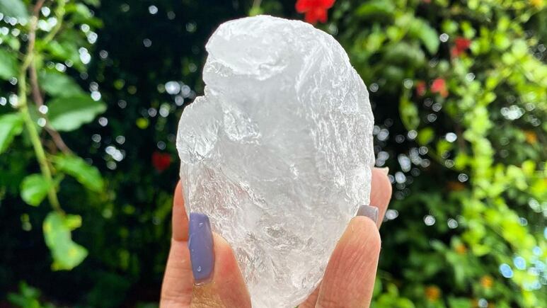 Feng Shui: ¿Cómo limpiar la energía de tu casa con piedra de alumbre y romero para la buena suerte?