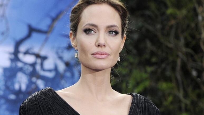 Angelina Jolie dispuesta a revelar detalles sobre su divorcio de Brad Pitt en una entrevista