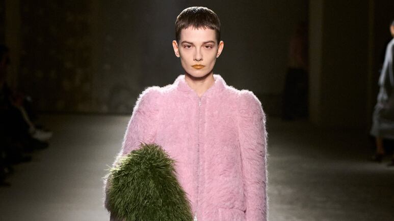 Aprovecha el final del invierno para vestirte con sofisticación midi