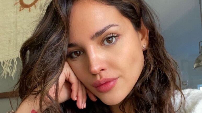 Eiza González nos enseña a usar el corsé, la tendencia vintage que adelgaza la cintura y conquistará la primavera
