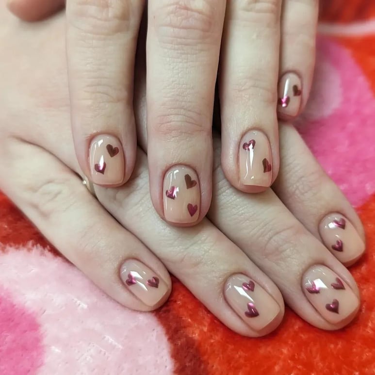 diseño de uñas corazones